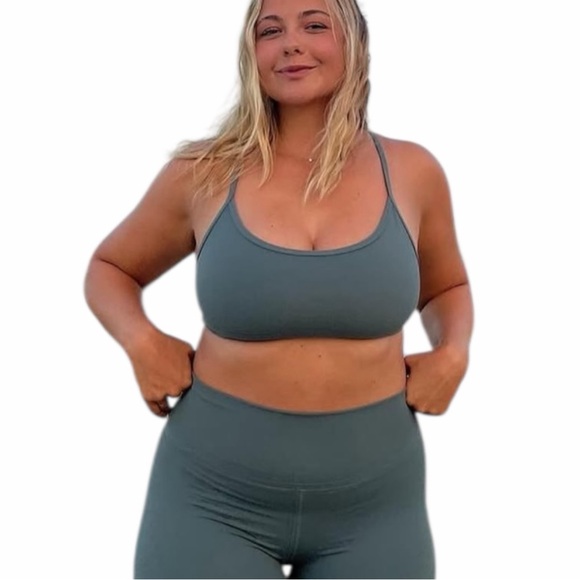 Vuori All The Feels Bra in Lake Size M - Picture 2 of 6